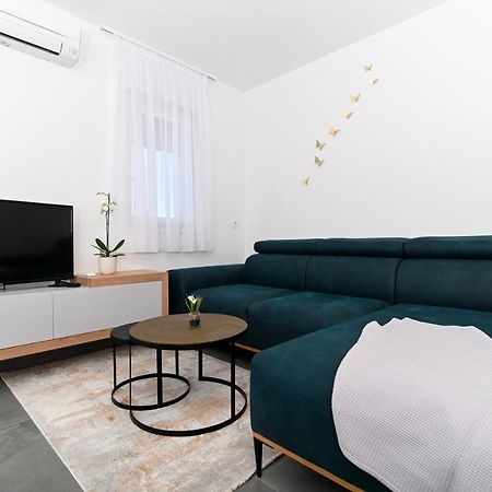 Apartment Laura, Free Parking, Balcony, 4 Ppl Trogir Eksteriør billede