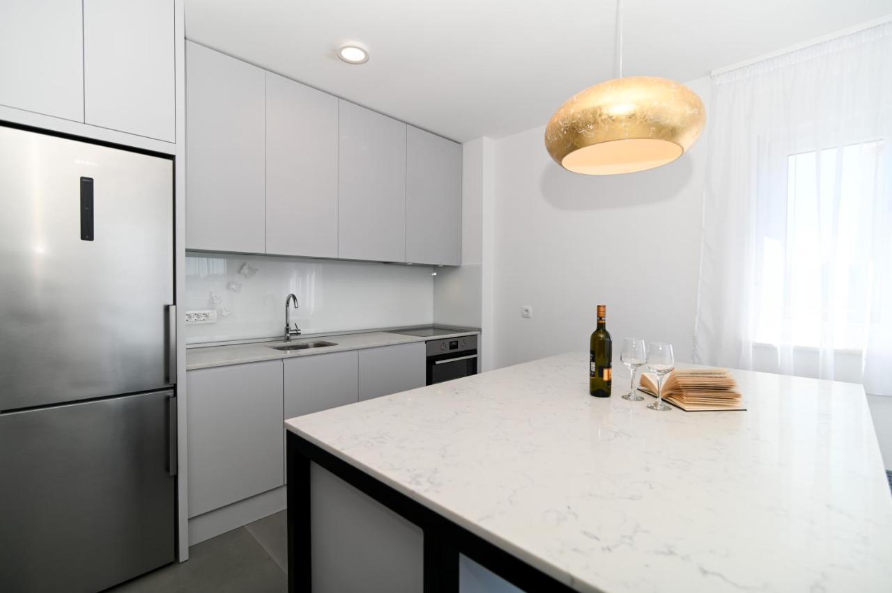 Apartment Laura, Free Parking, Balcony, 4 Ppl Trogir Eksteriør billede