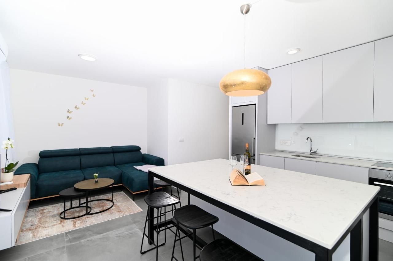 Apartment Laura, Free Parking, Balcony, 4 Ppl Trogir Eksteriør billede