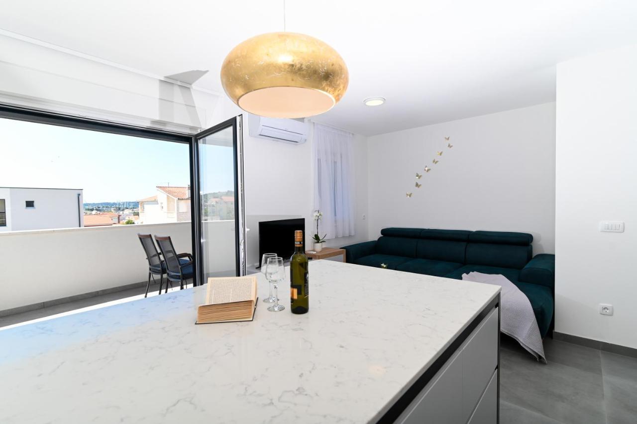 Apartment Laura, Free Parking, Balcony, 4 Ppl Trogir Eksteriør billede