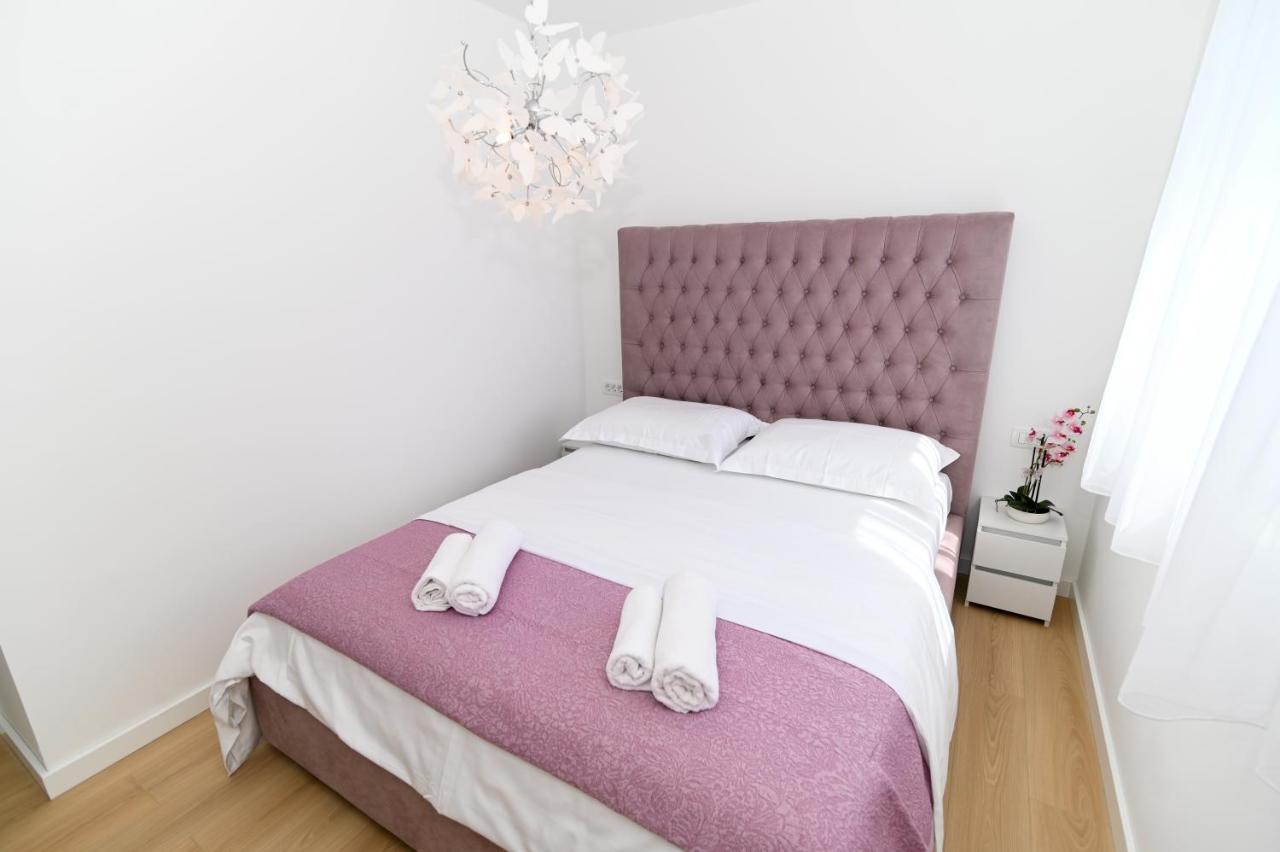Apartment Laura, Free Parking, Balcony, 4 Ppl Trogir Eksteriør billede